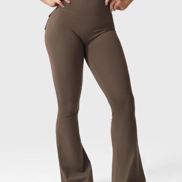 Yeoreo Brittany 30" Flared Leggings with Pocket - Picture 5 of 6